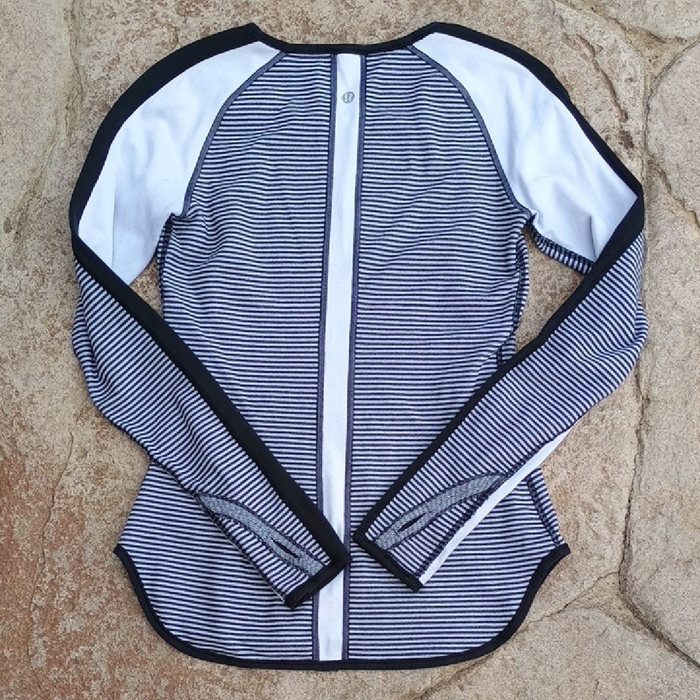 Lululemon Runder Under Long Sleeve Top Reversible Wear 2 Ways!  EUC - Picture 3 of 7
